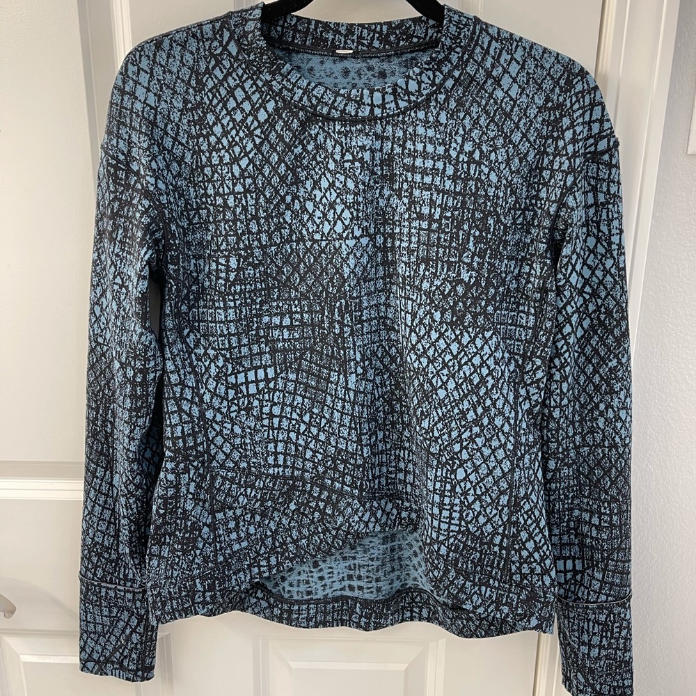 Lululemon size L Close to Crossing Long Sleeve